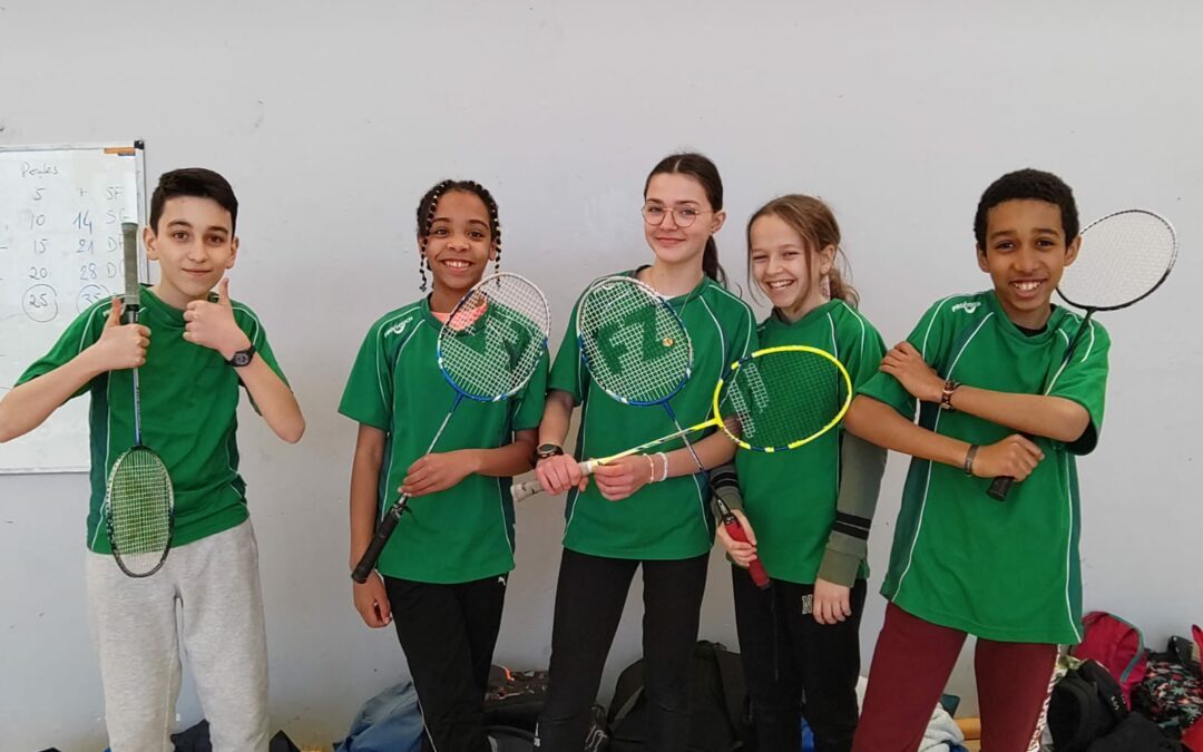 Rencontre en équipes mixtes pour les élèves de l’AS Badminton